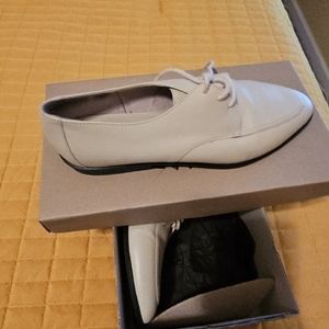 Ladies tan lace up flat